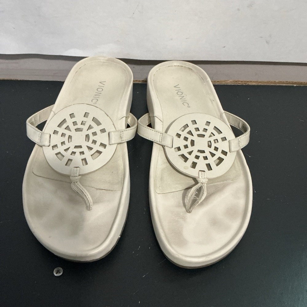 Vionic Solari Medallion Thong Sandals Cream Ivory Womens 8 Leather Flat Slip On